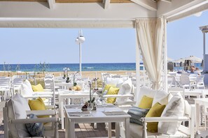 3 restaurants, breakfast, lunch, dinner served; Mediterranean cuisine - Mythos Palace Resort & Spa - All Inclusive (Apokoronas)