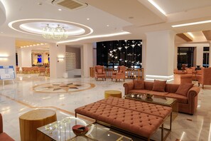 Lobby-lounge