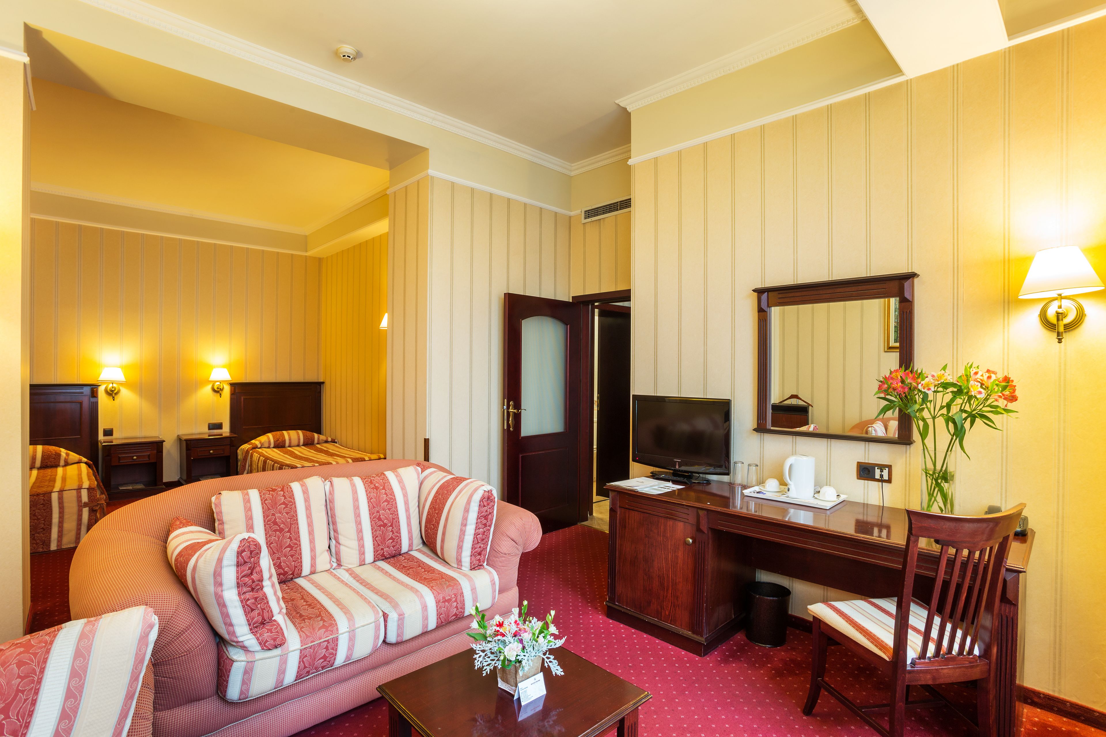 city twin room, 2 single beds | minibar, desk, iron/ironing board, wifi