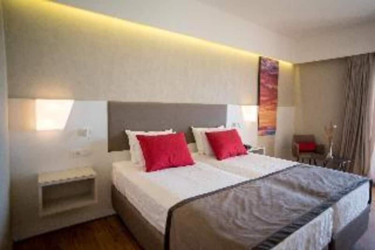 Premium bedding, down duvets, pillow-top beds, minibar