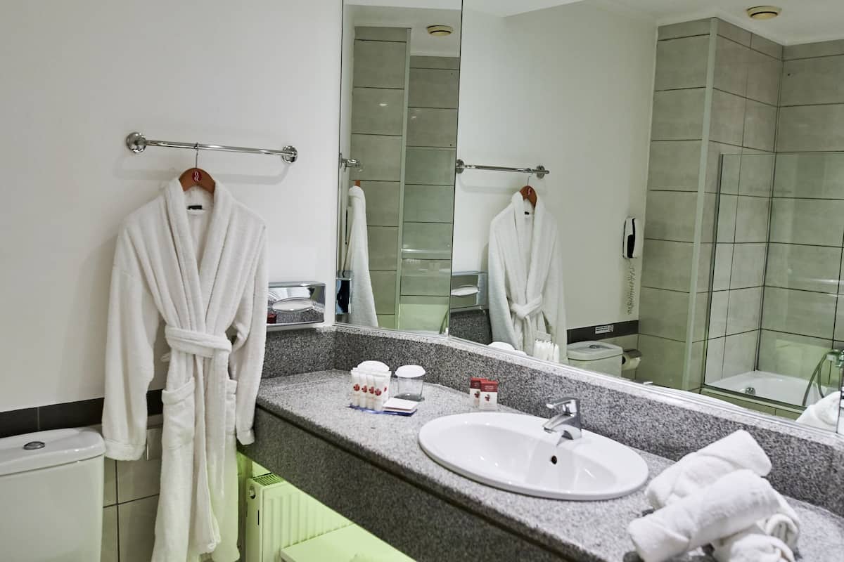 family room, 1 king bed, non smoking, garden view (superior) | bathroom | combined shower/bathtub, rainfall showerhead, hair dryer, slippers