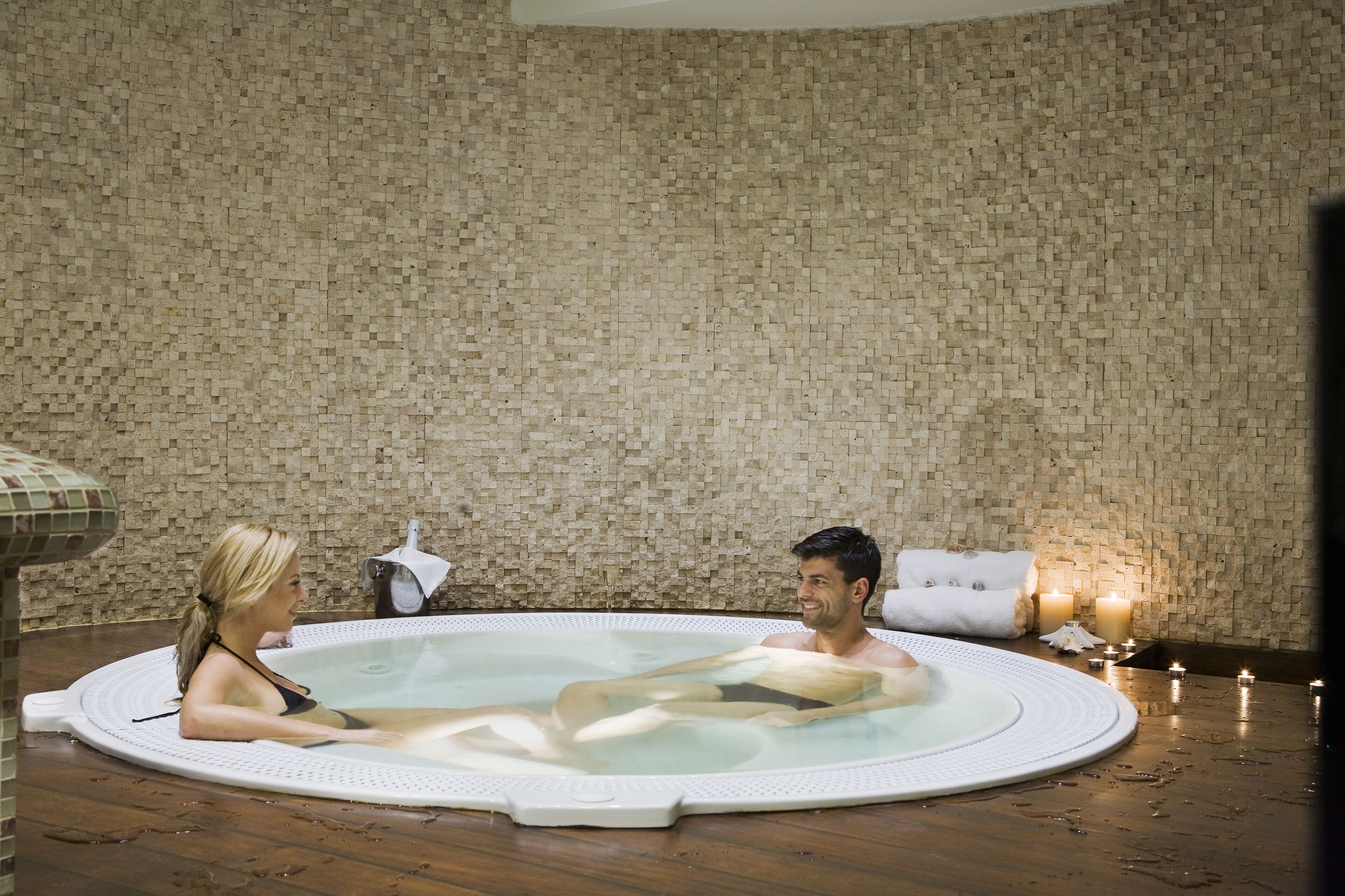 双人护理室、桑拿、热水浴缸、湿蒸房、身体护理、水疗法