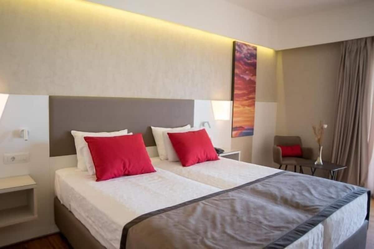 Premium bedding, down duvets, pillow-top beds, minibar