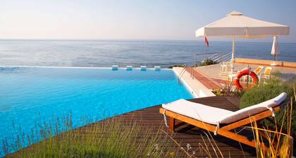 Ramada Plaza by Wyndham Thraki