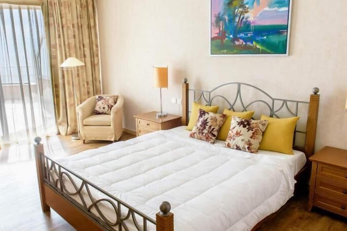 Premium bedding, down duvets, pillow-top beds, minibar
