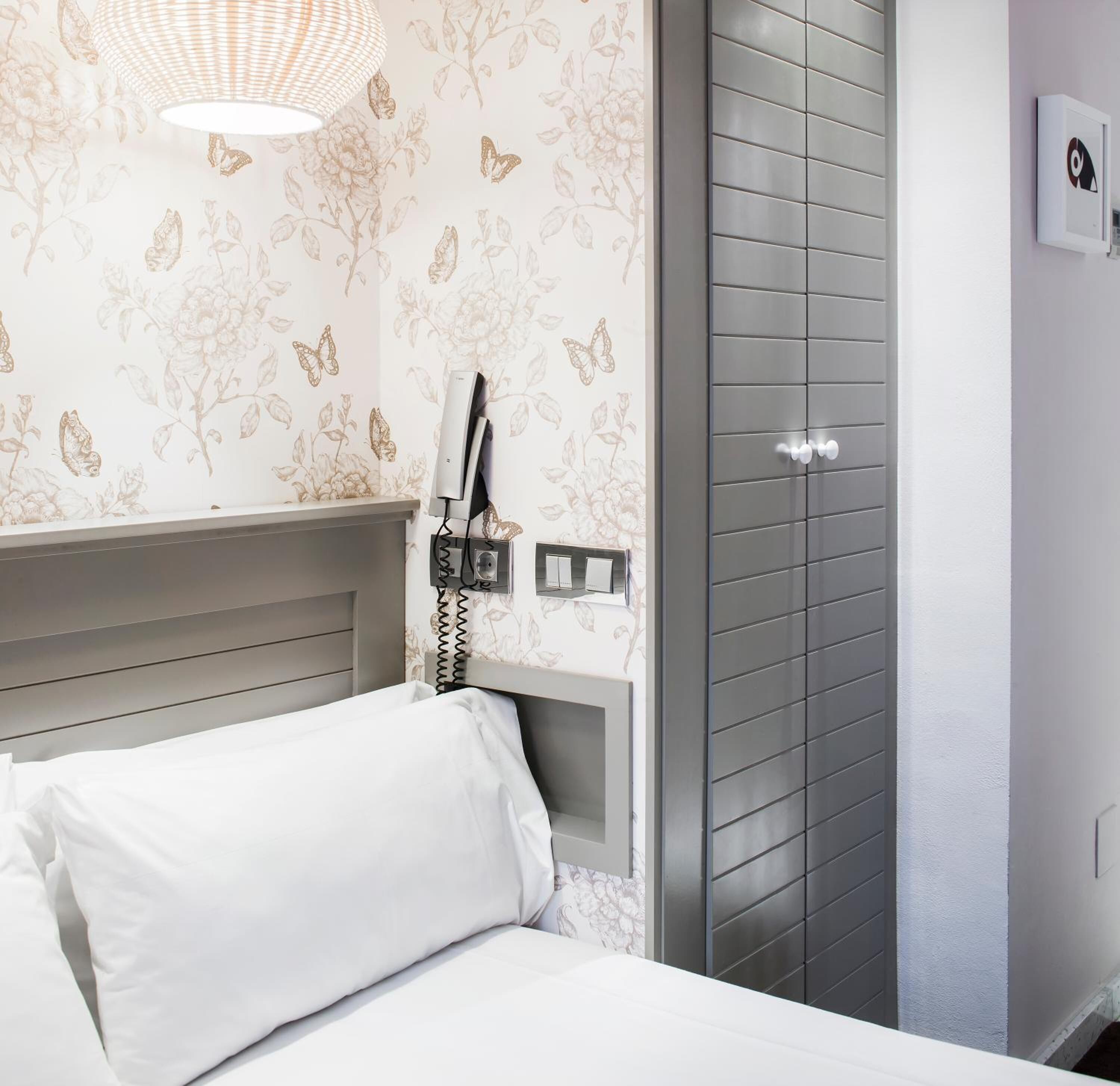 classic double room | minibar, in-room safe, blackout curtains, soundproofing