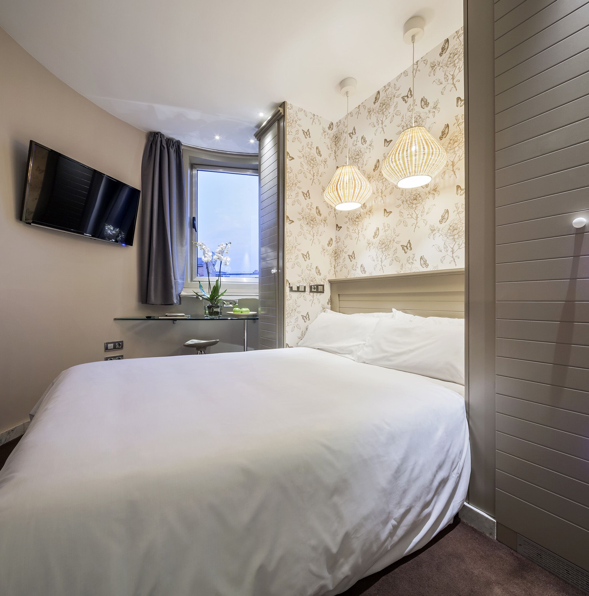 classic single room, 1 double bed (with shower ) | minibar, in-room safe, blackout curtains, soundproofing