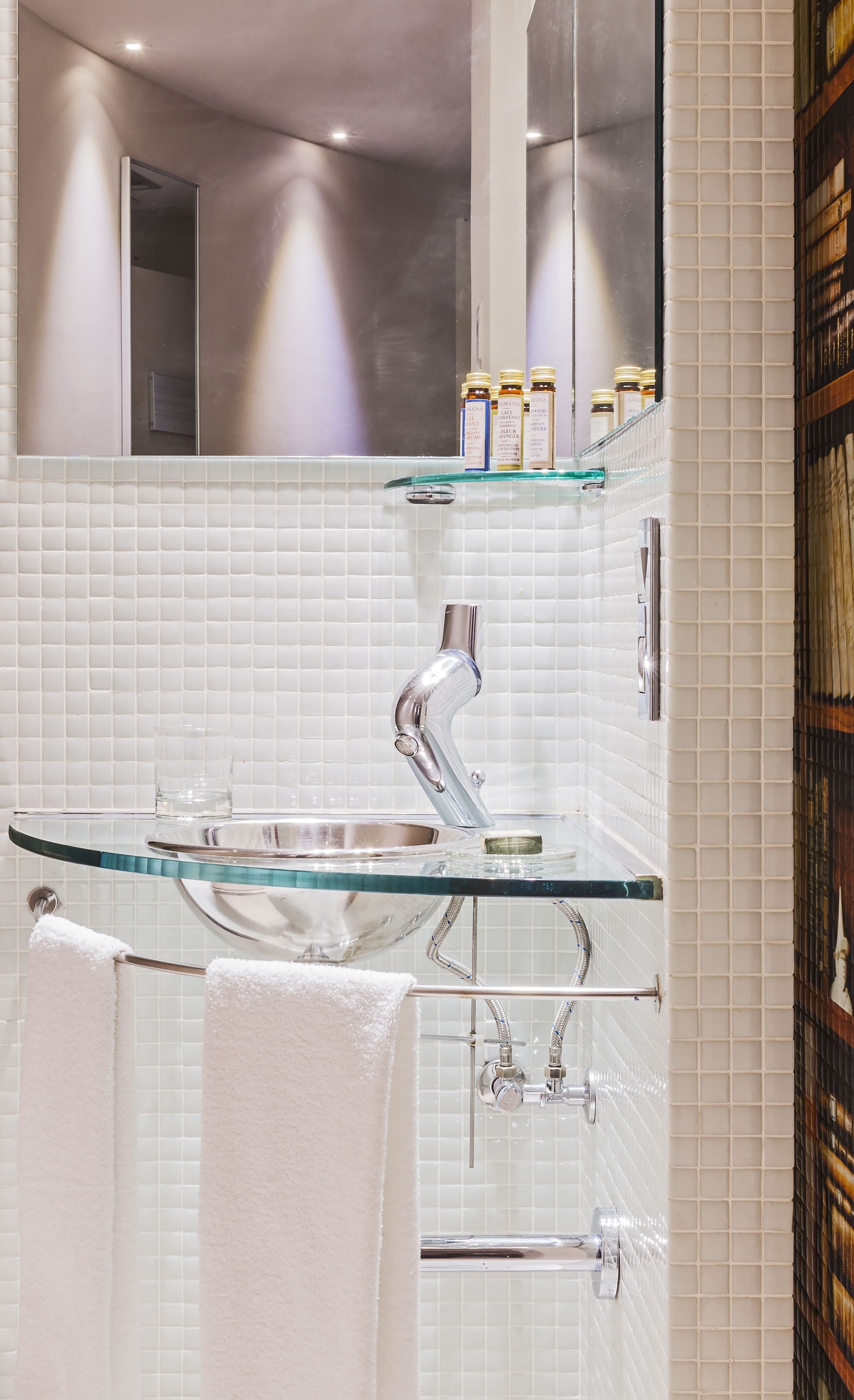 classic double room | bathroom sink