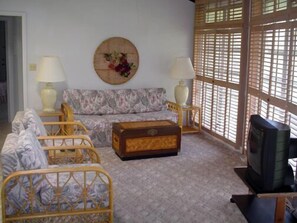 DVD player - Freeport Resort & Club (Freeport)