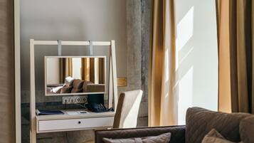 Chambre exécutive double | Literie hypoallergénique, coffre-fort, bureau