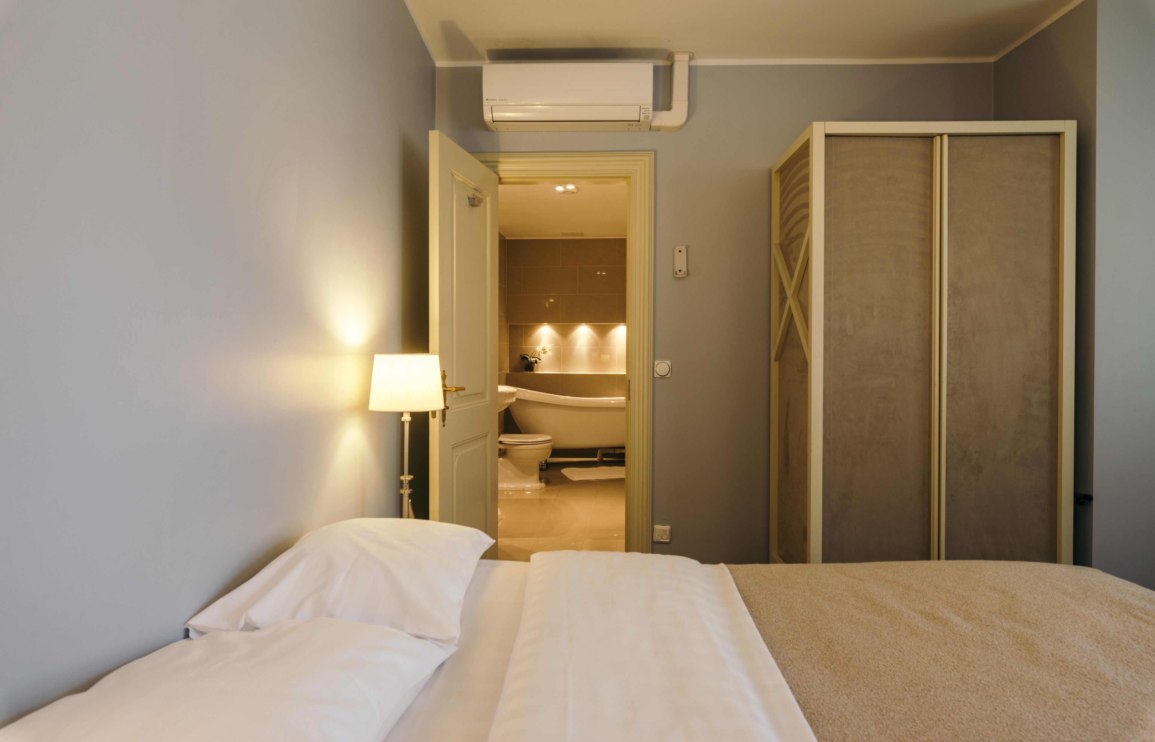 2 bedrooms, hypo-allergenic bedding, in-room safe