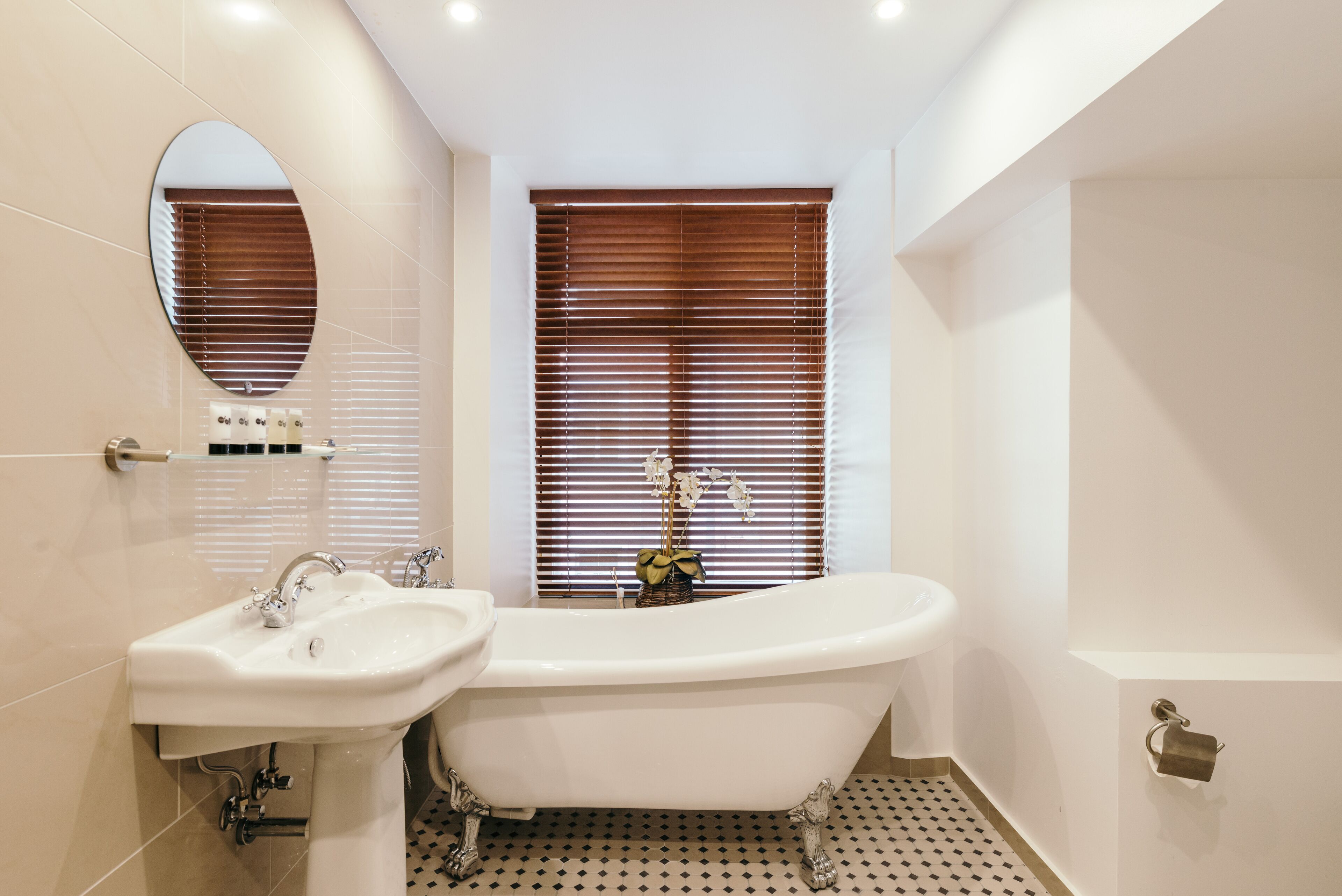 executive suite | bathroom | free toiletries, hair dryer, bathrobes, slippers