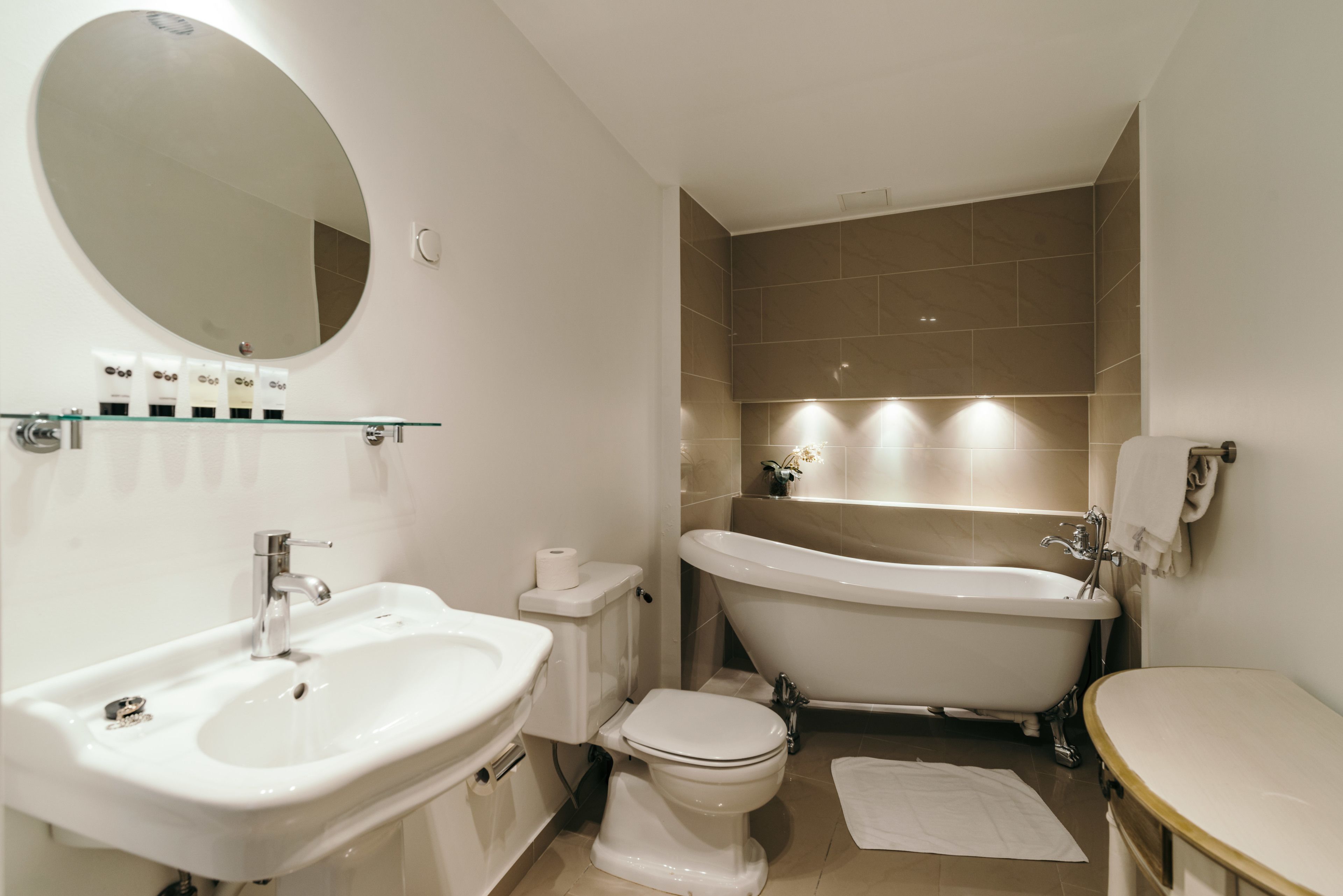 double room | bathroom | free toiletries, hair dryer, bathrobes, slippers