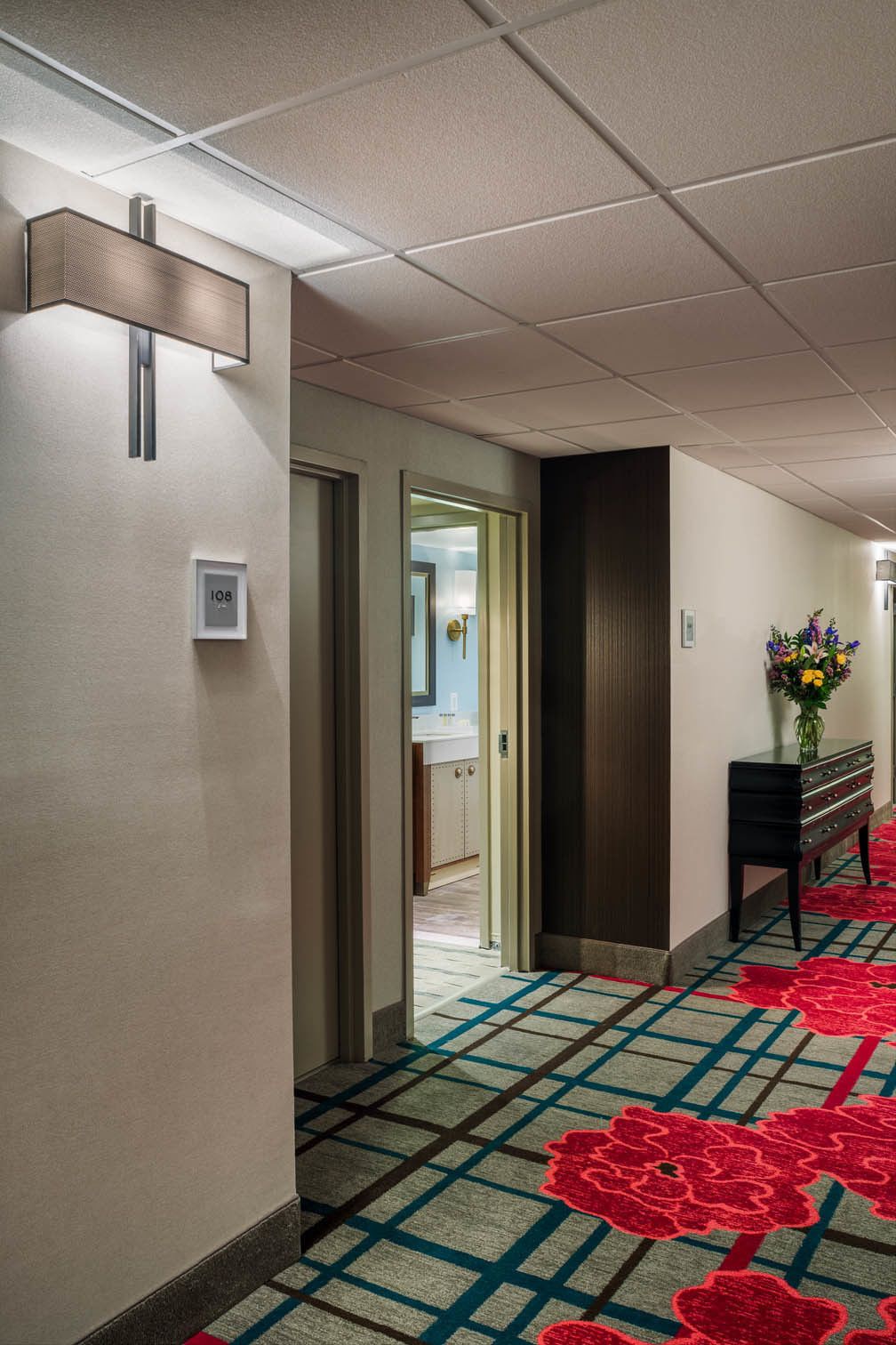 premium bedding, in-room safe, desk, laptop workspace