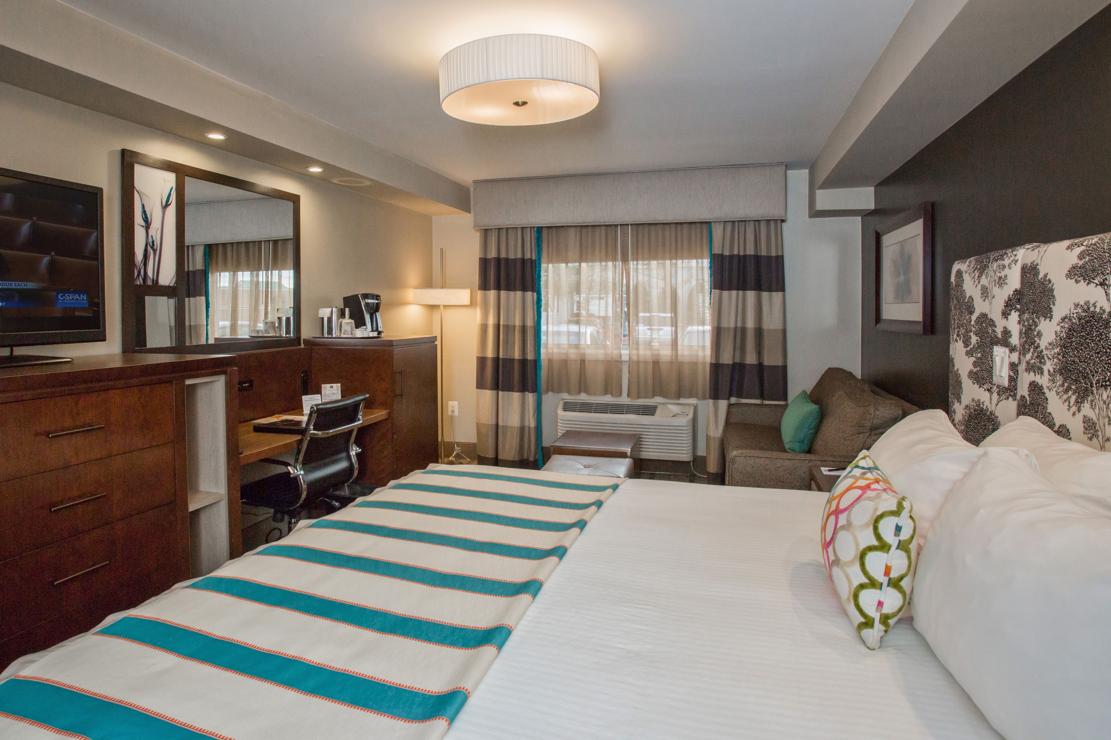 premium bedding, in-room safe, desk, laptop workspace