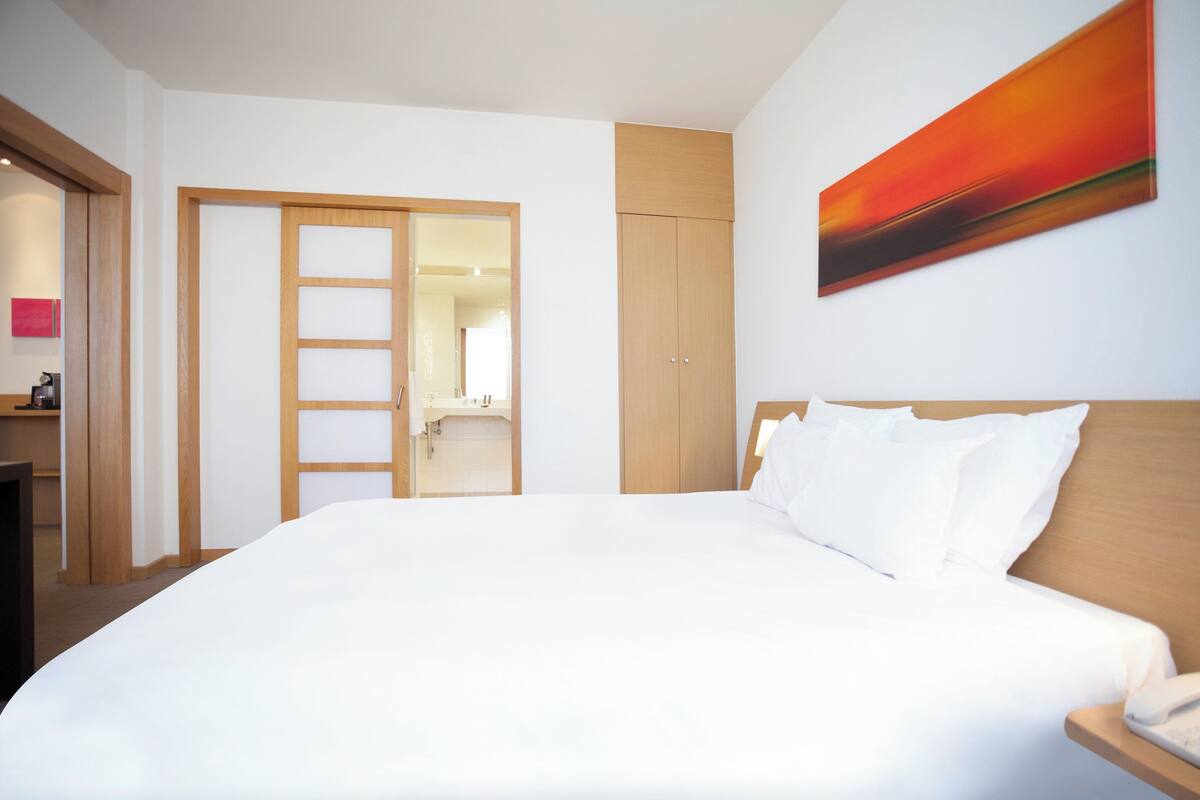 minibar, in-room safe, desk, blackout curtains