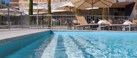 Piscine extérieure (ouverte en saison)