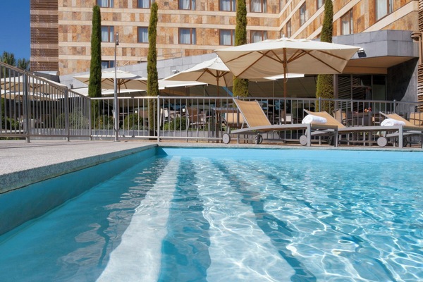 Piscine extérieure (ouverte en saison)