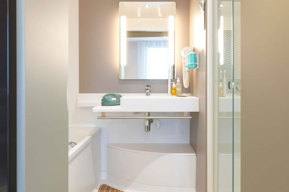 minibar, in-room safe, desk, blackout curtains