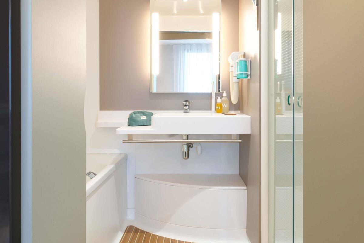 Minibar, in-room safe, desk, blackout curtains