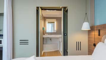 Suite superior, 1 cama matrimonial y sofá cama | Minibar, caja de seguridad en la habitación y escritorio