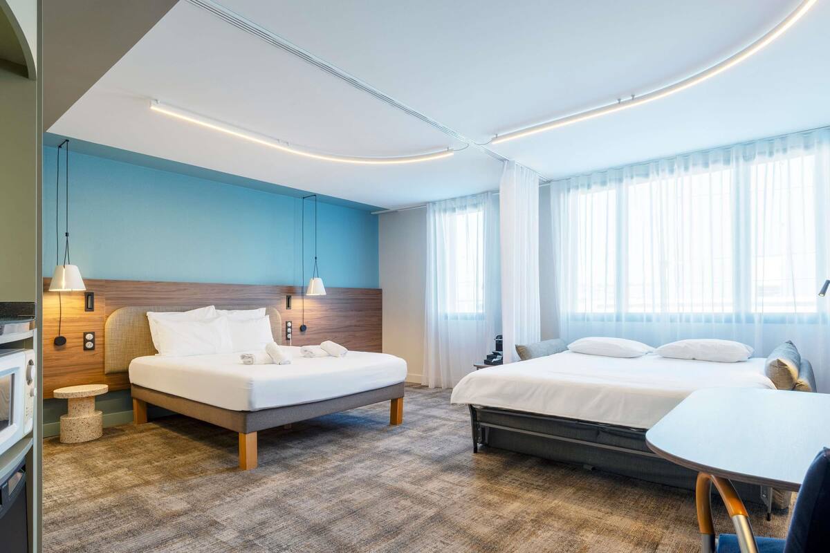 executive suite, 1 king bed with sofa bed | minibar, in-room safe, desk, blackout curtains