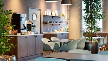 Petit déjeuner continental (20.50 EUR par personne)