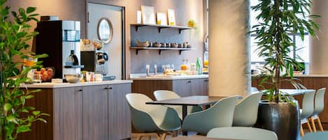 Petit déjeuner continental (20.50 EUR par personne)