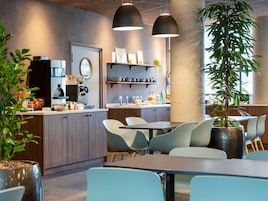 Se ofrece un desayuno continental todos los días (20.50 EUR por persona)