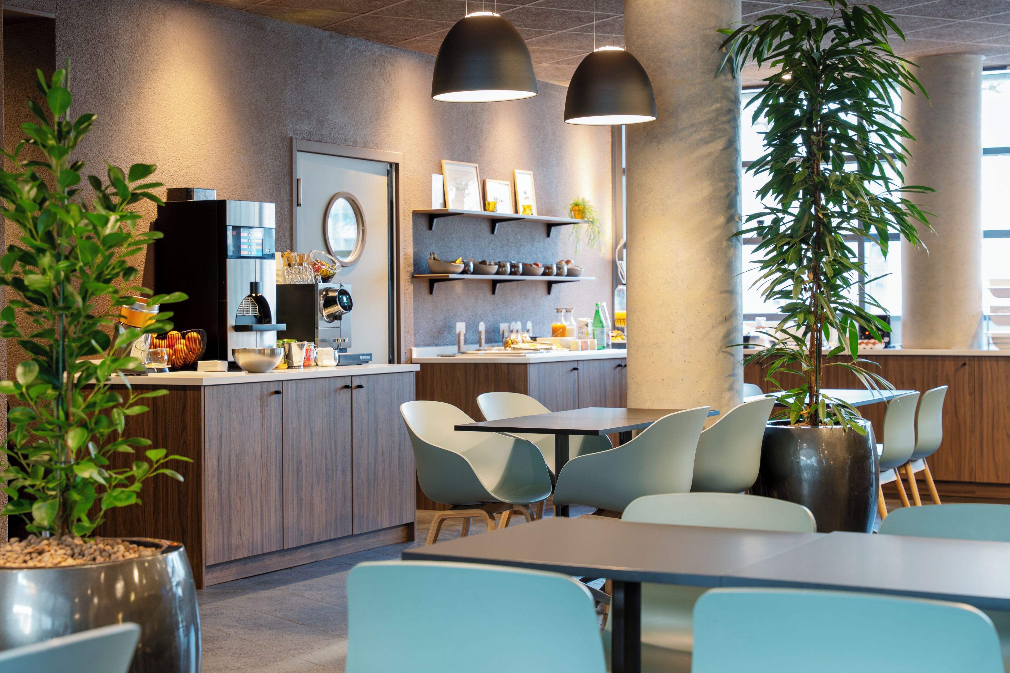 Petit déjeuner continental (20.50 EUR par personne)