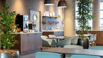 Petit déjeuner continental (20.50 EUR par personne)