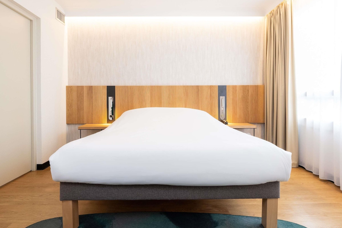 Premium bedding, memory foam beds, minibar, in-room safe