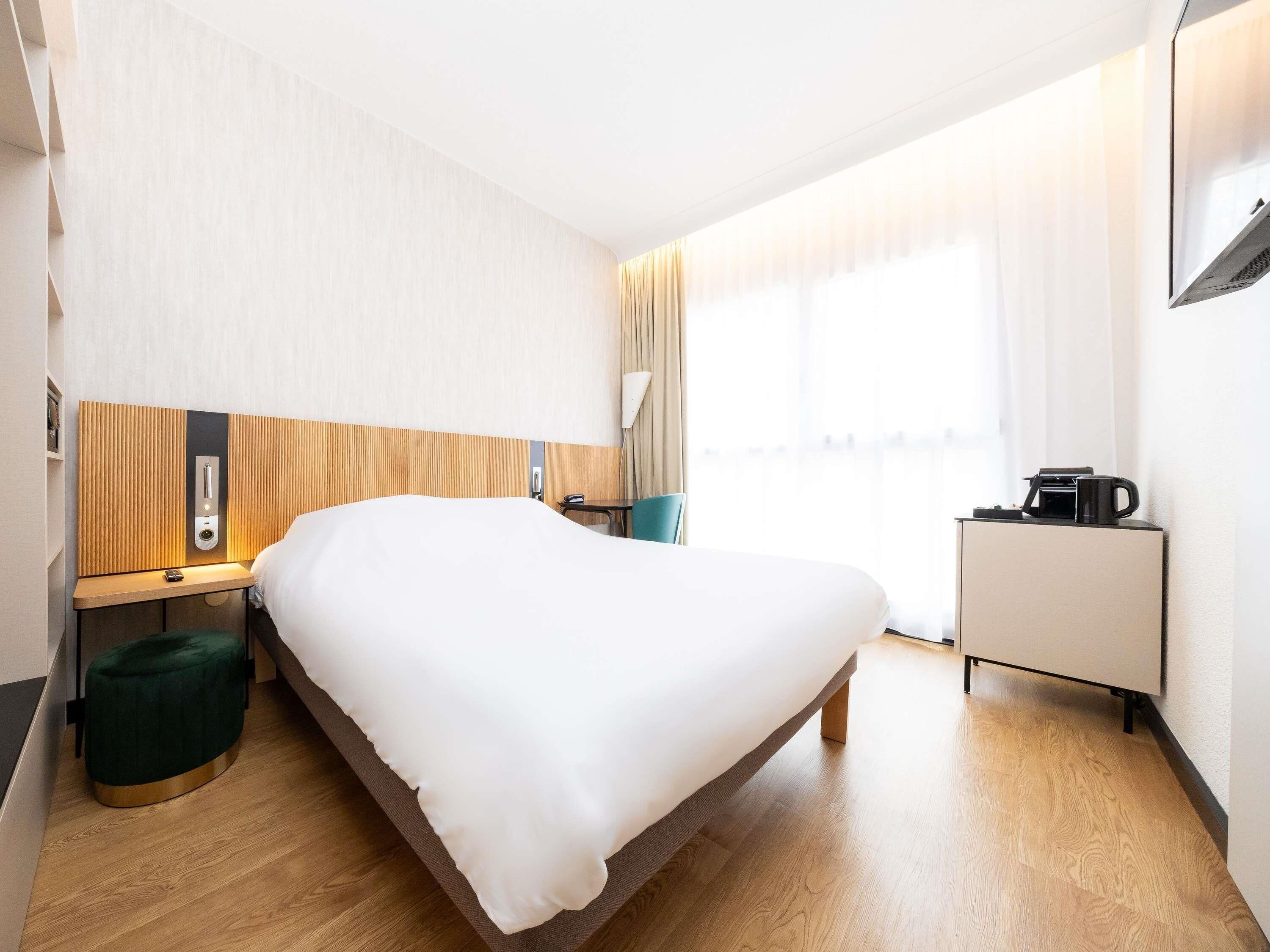 Chambre Classique, 1 lit double | Literie de qualité supérieure, matelas mémoire de forme, minibar