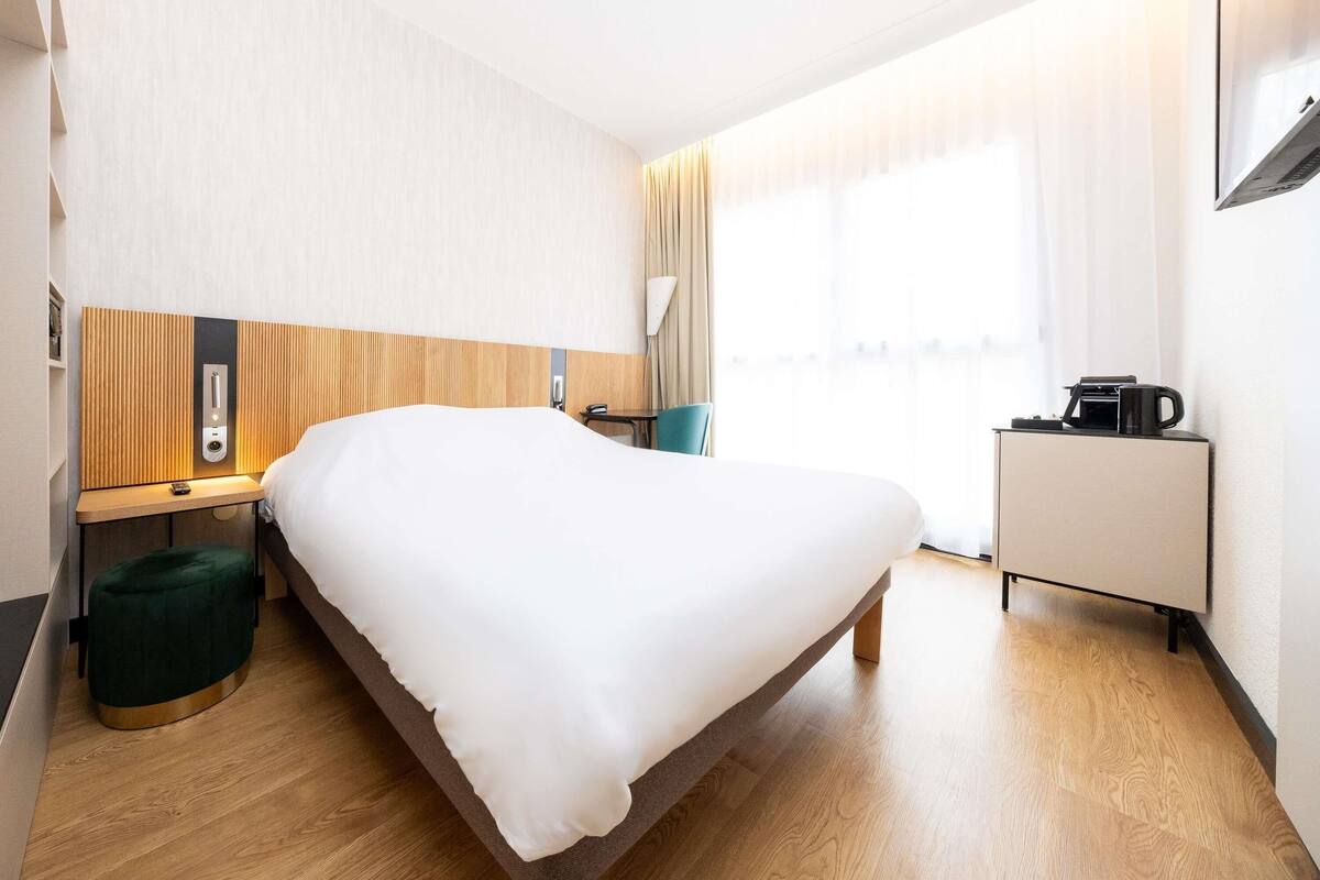 Phòng phong cách cổ điển, 1 giường đôi | Bộ đồ giường cao cấp, nệm cao su hoạt tính (memory foam), minibar