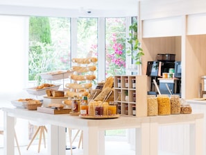 Petit déjeuner continental servi tous les jours en supplément