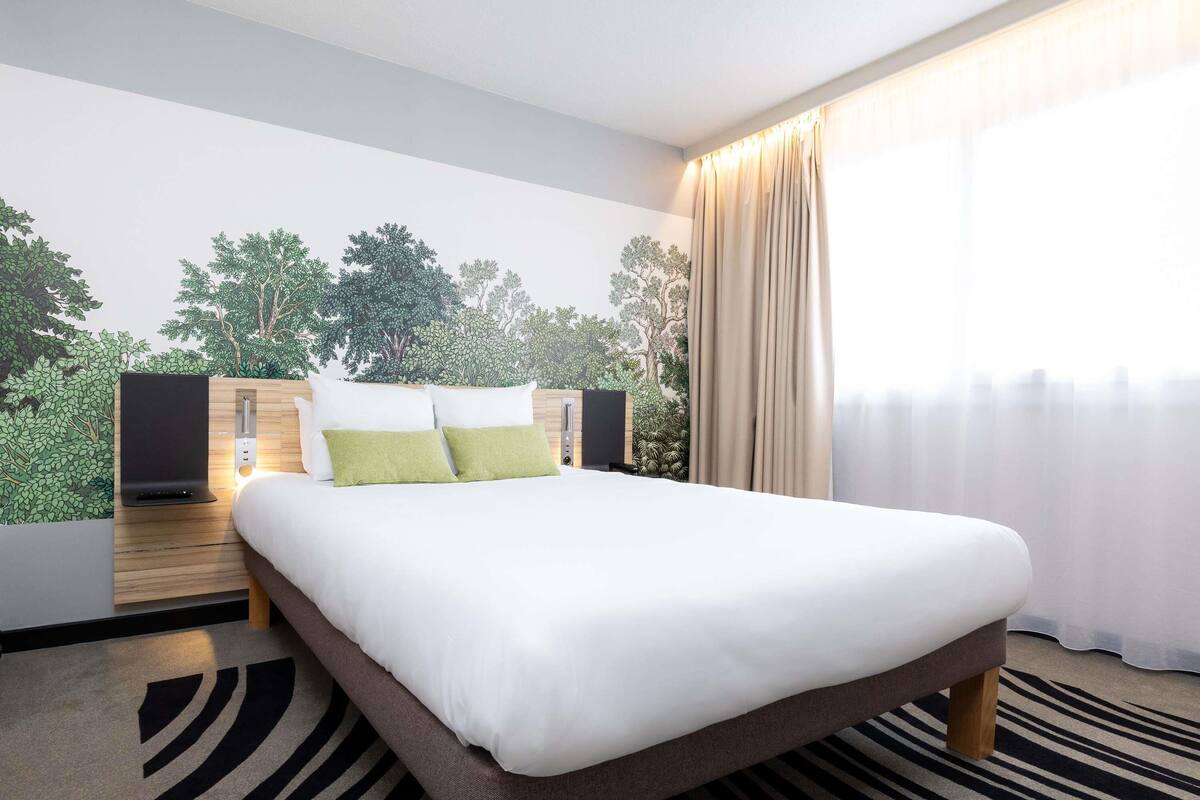 Premium bedding, memory foam beds, minibar, in-room safe