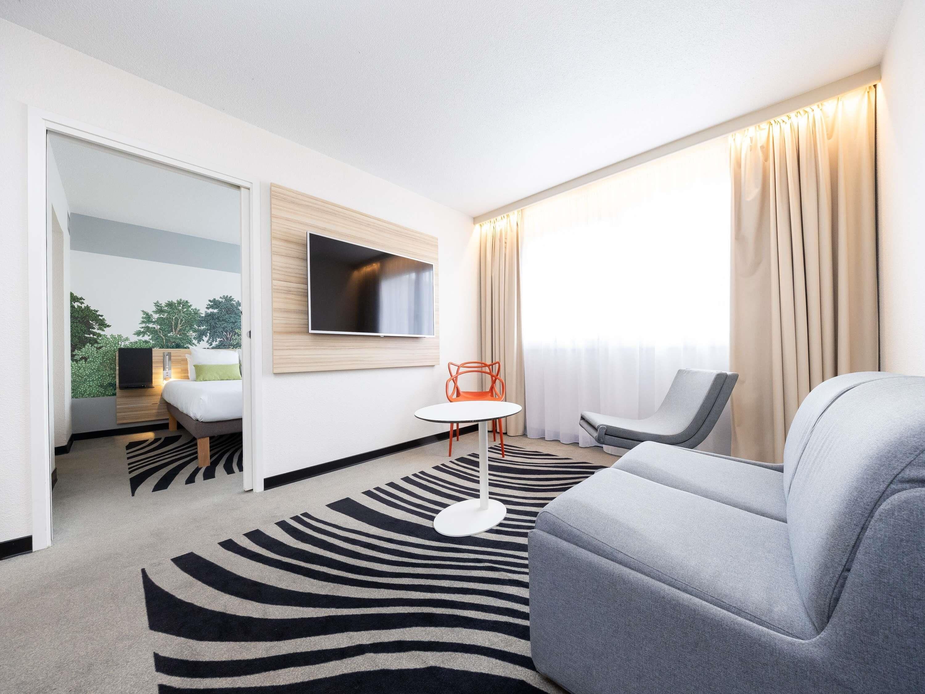 Literie de qualité supérieure, matelas mémoire de forme, minibar