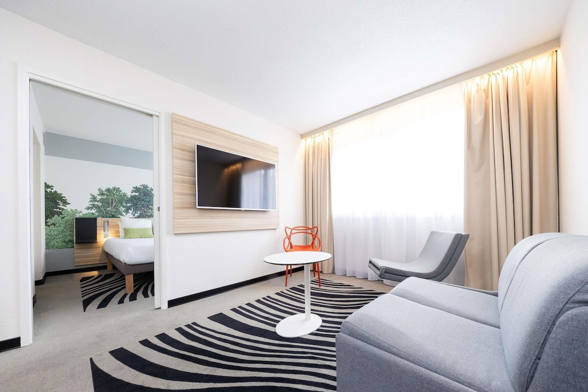 Literie de qualité supérieure, matelas mémoire de forme, minibar