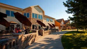 Outdoor dining - Thumper Pond Resort (Ottertail)