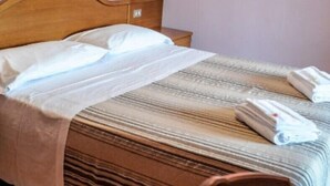 Double or Twin Room, Balcony | Cribs (free), WiFi (free) - Hotel Fontanella (Riva del Garda)
