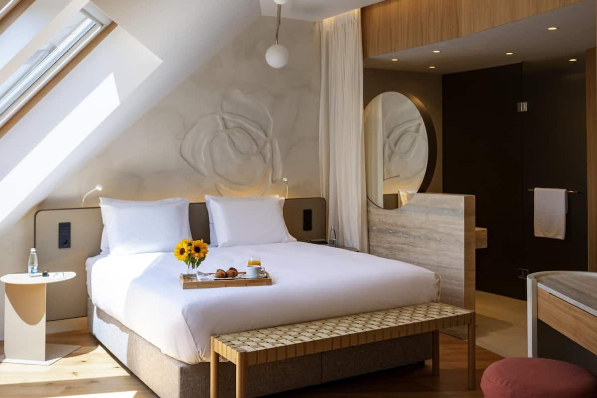 Premium Suite, 1 Double Bed | 1 bedroom, in-room safe, blackout drapes, soundproofing