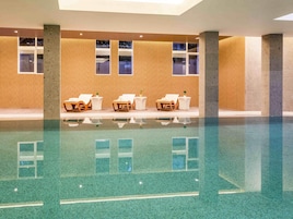Indoor pool, sun loungers