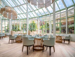 Breakfast, lunch, dinner served; garden views 