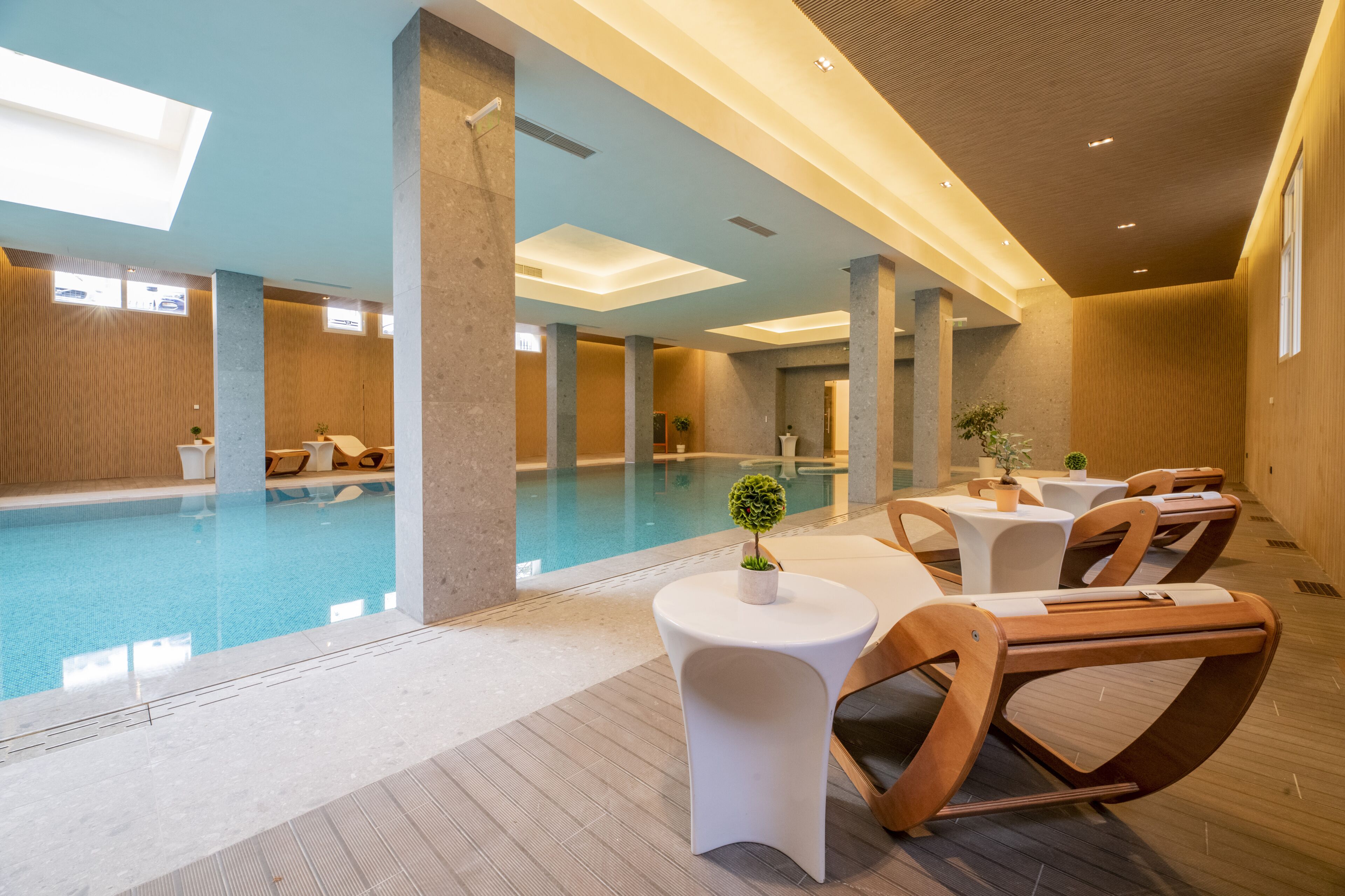 sauna, steam room, aromatherapy, sports massages, 2 treatment rooms