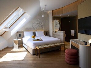 Premium Suite, 1 Double Bed | 1 bedroom, in-room safe, blackout drapes, soundproofing