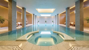 Indoor pool, sun loungers