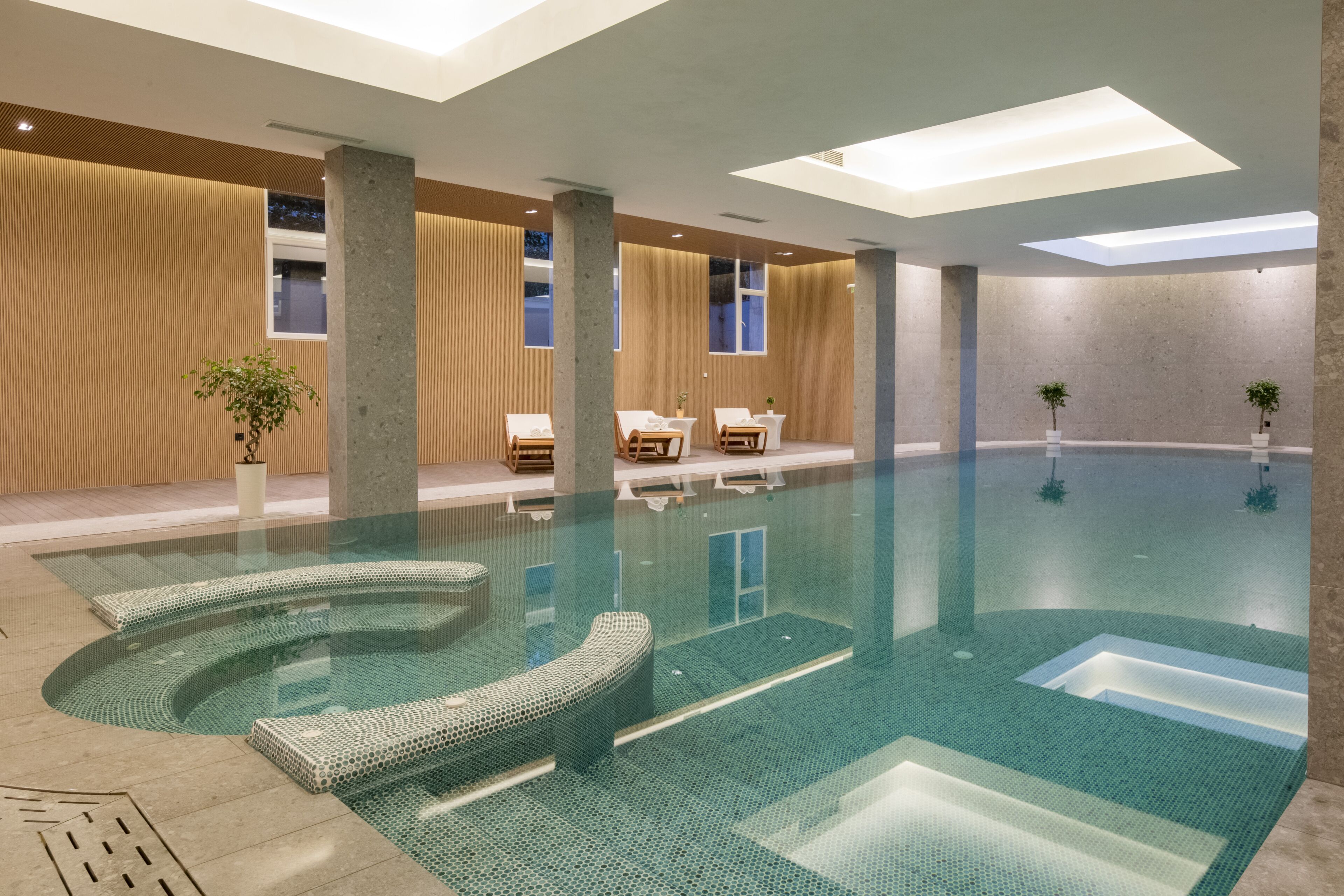 sauna, steam room, aromatherapy, sports massages, 2 treatment rooms