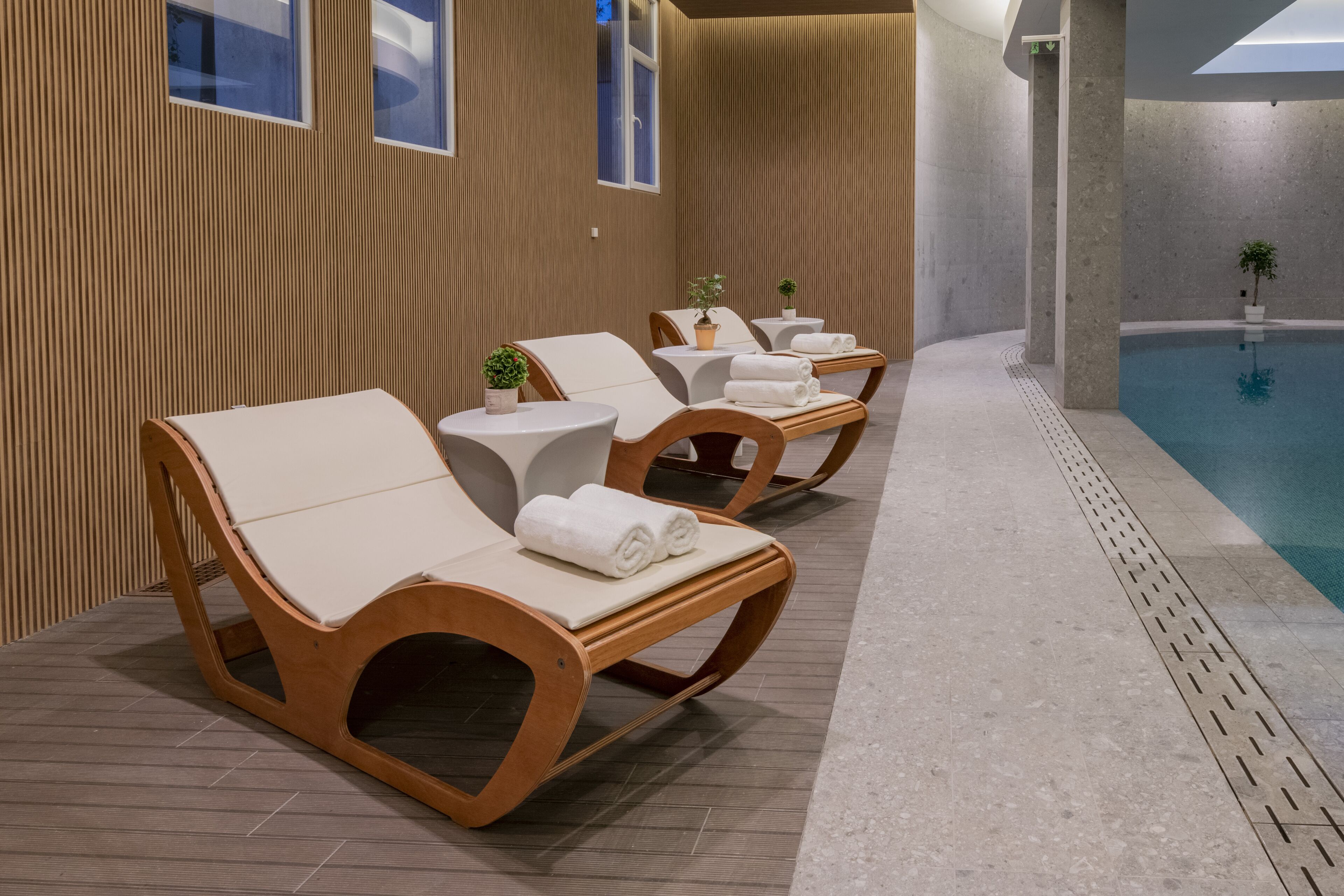 sauna, steam room, aromatherapy, sports massages, 2 treatment rooms