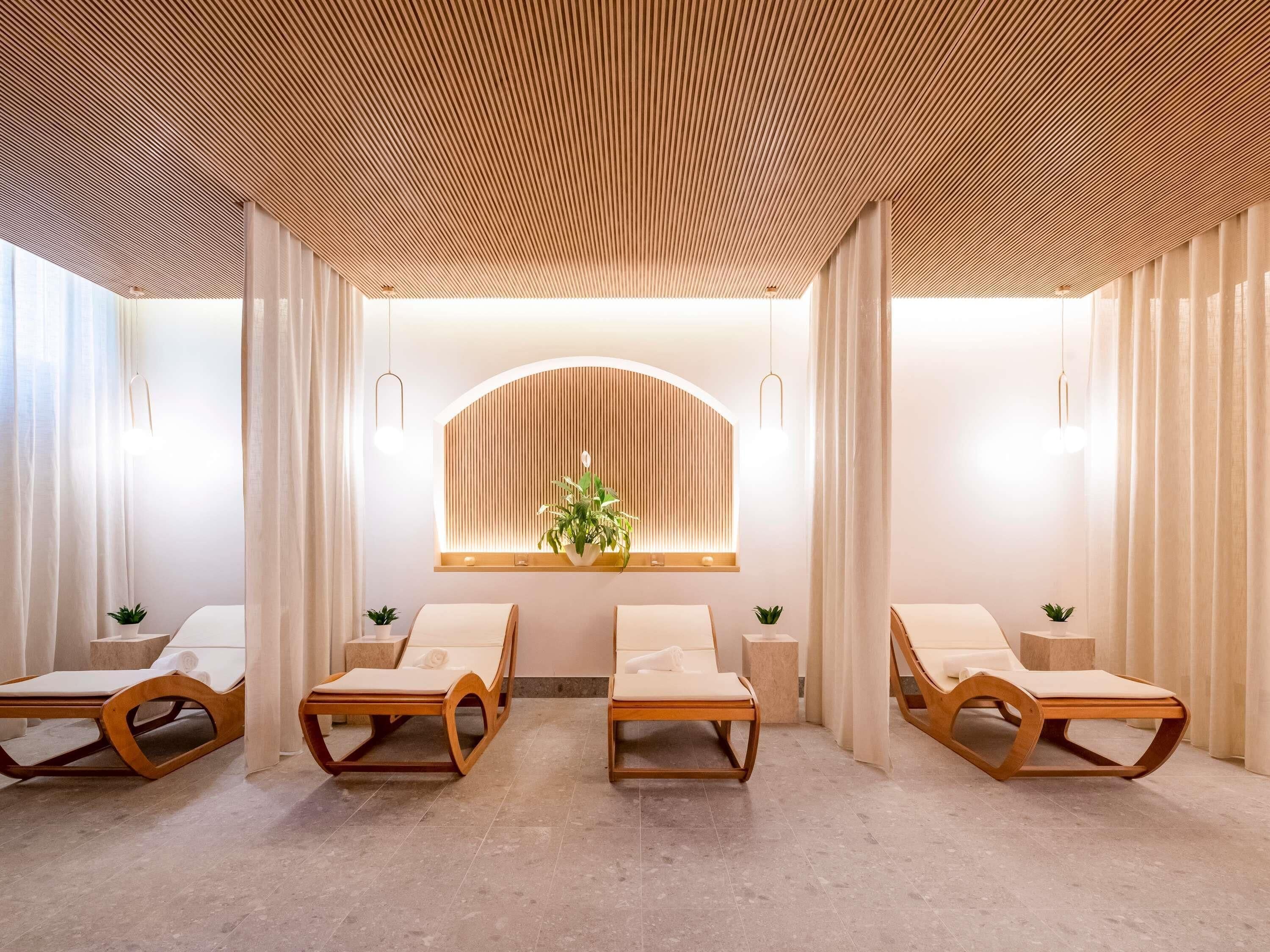 Bastu, ångbastu, aromaterapi, sportmassage, 2 behandlingsrum och massage