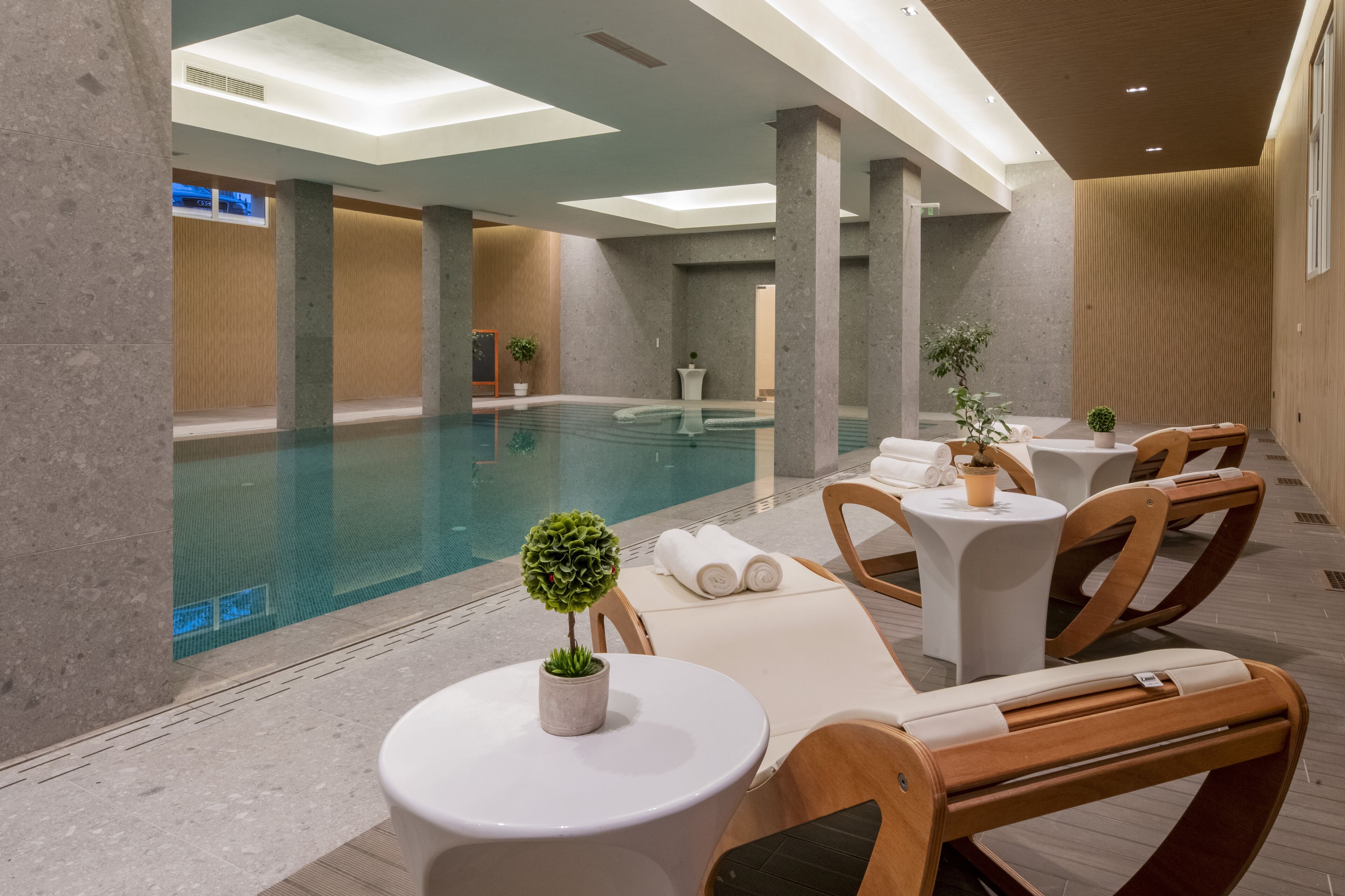 sauna, steam room, aromatherapy, sports massages, 2 treatment rooms